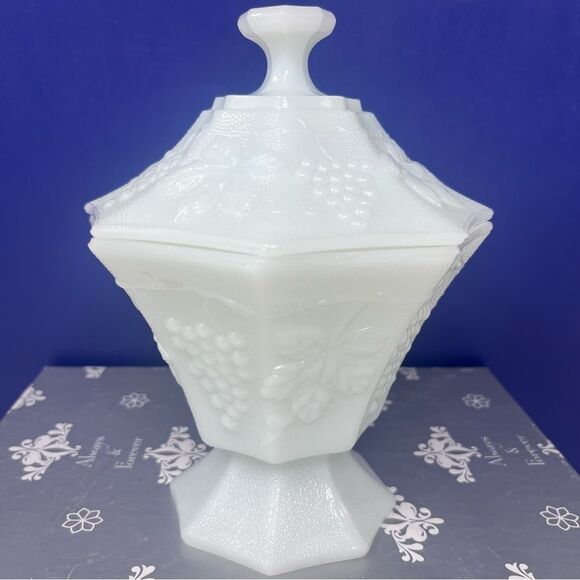 Anchor Hocking Milk Glass Pedestal Octagon Candy Dish - Picture 1 of 13